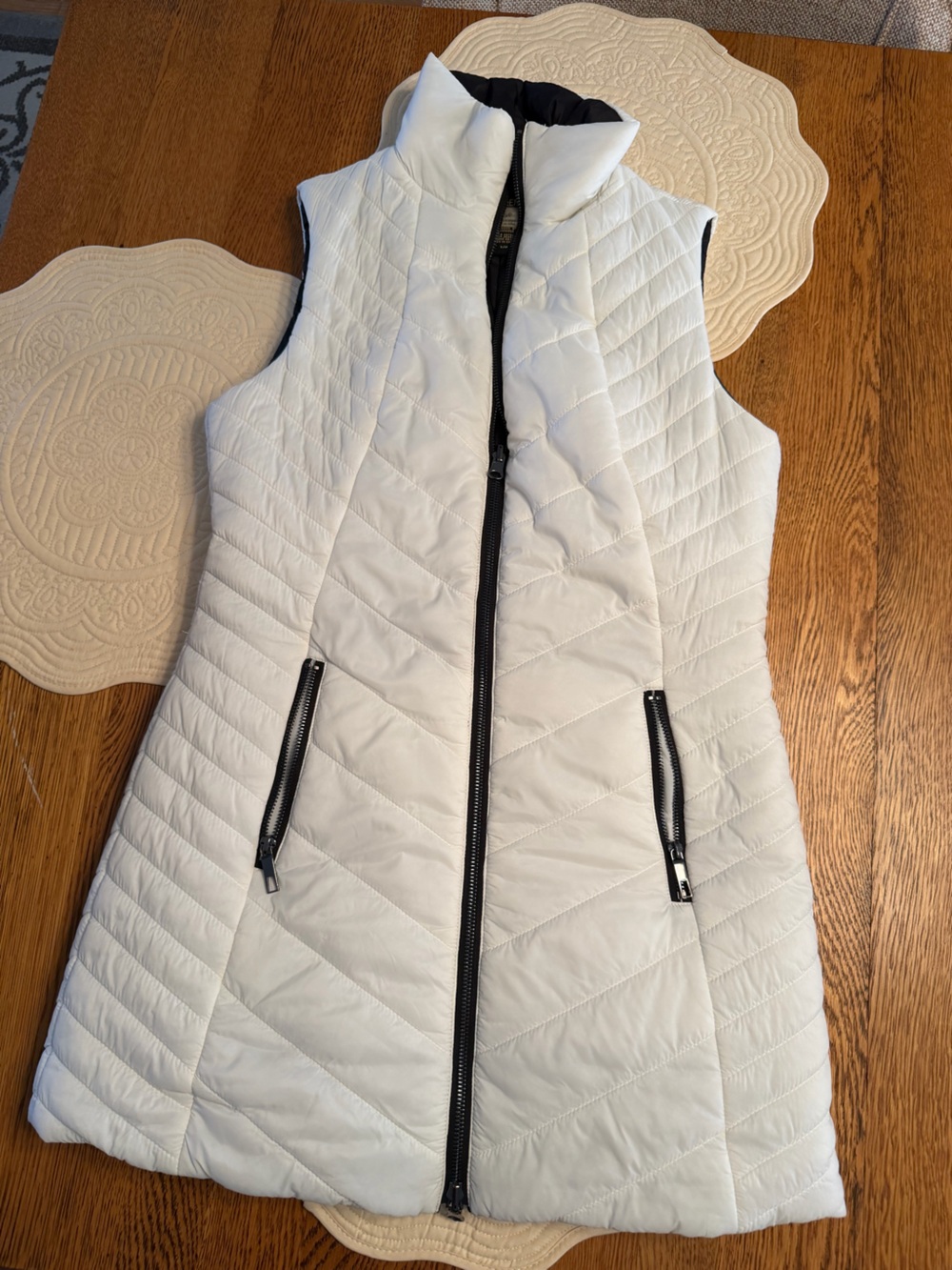 Renuar Women’s Small White Quilted Sleeveless Puffer Vest with Black Zipper